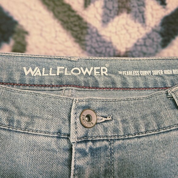 Wallflower Womens Blue Denim Stretch Jeans Fearless Curvy Super High Rise Size 7 - Picture 4 of 6